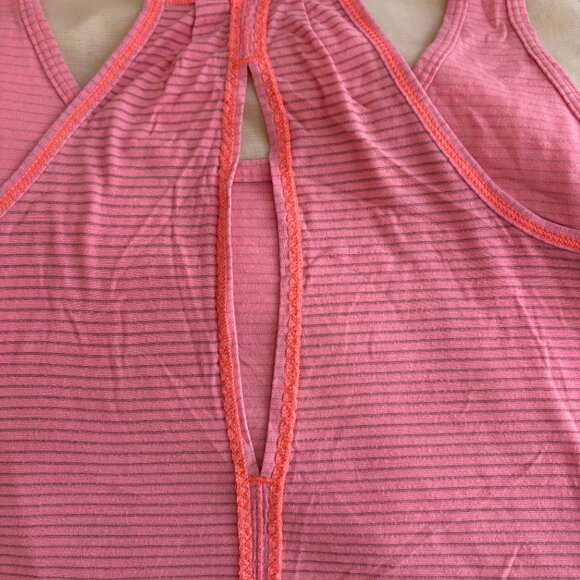 Lululemon pink athletic top - Picture 4 of 5